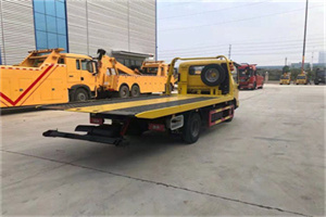 斜土路非事故拖车