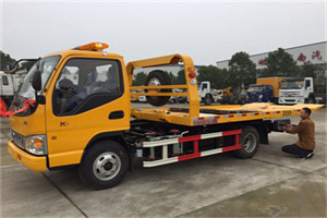 斜土路哪里有拖车服务