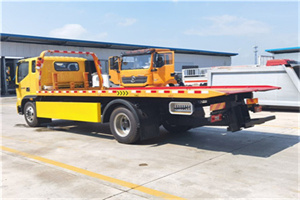 斜土路附近吊车电话